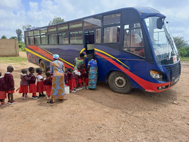 Ituri : CS Saints Enfants de Fatima, œuvre éducative de qualité de Caritas Mahagi-Nioka, avec bus scolaire et internat