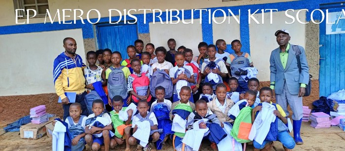 Des enfants bénéficiaires des kits scolaires de Caritas