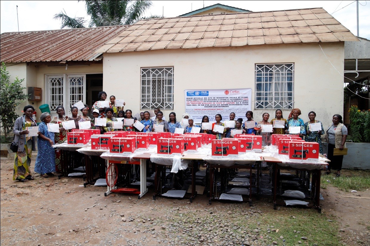 Sud-Kivu : Distribution des machines à coudre aux femmes bénéficiaires du projet FNUD 