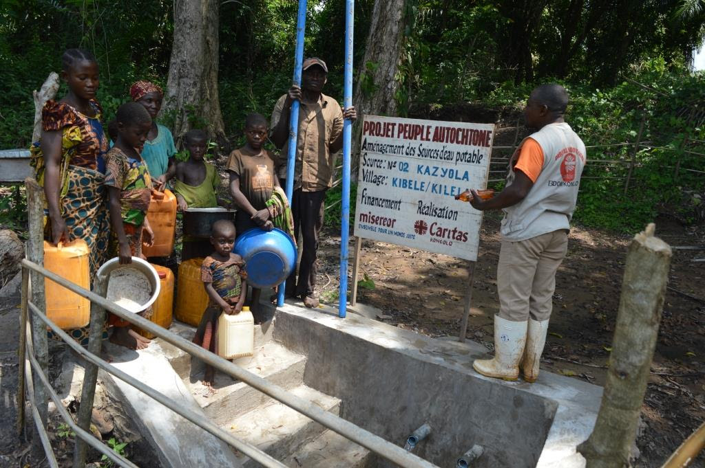 Caritas Kongolo aménage les sources KAZYOLA et KASONGO au bénéfice des peuples autochtones Pygmées des localités Kibele – Kilela et Tambwe dans le Territoire de Kongolo 