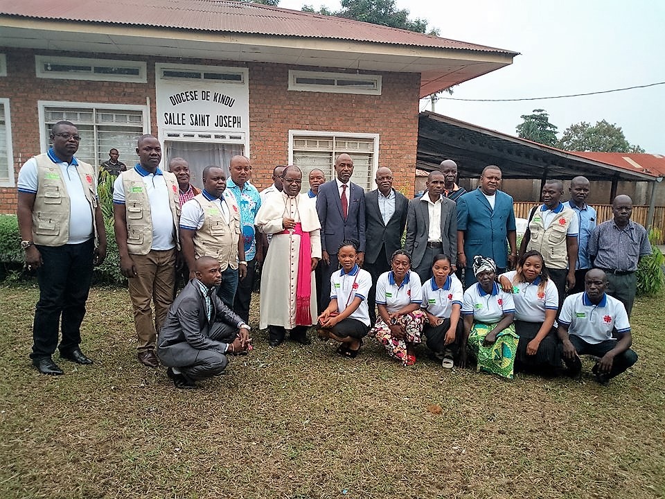 Photo de famille après l'atelierde présentation des résultats du programme au Ministre de l'Agriculture et à l'Evêque de Kindu