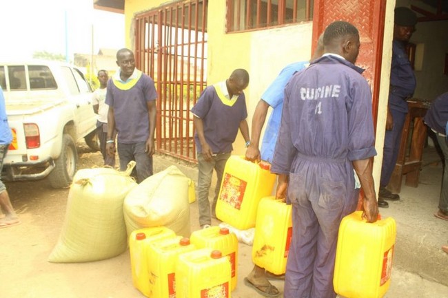 Bunia-vivres-pour-la-prison-bidons-ae2