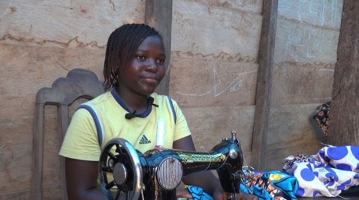 Louange-vendait-comme-un-esclave-dans-un-restaurant-dune-mine_-aujourdhui-Couturire-8ad