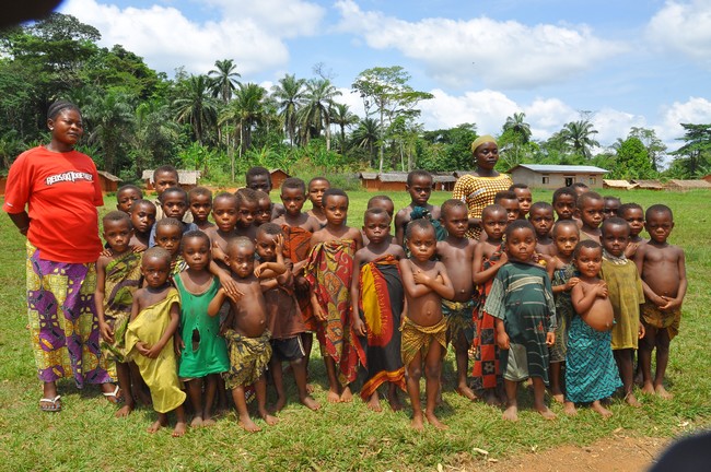 Des enfants des Peuples Autochtones encadrés par la Pastorale