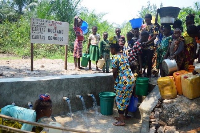 Kongolo_source_eau_Imba-c94