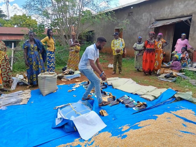 Isiro_outils_aratoires_aux_femmes-56a