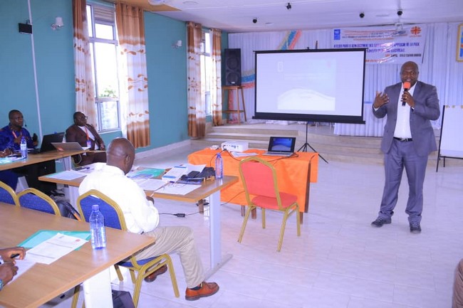 L'un des orateurs de l'atelier L’un des orateurs de l’atelier