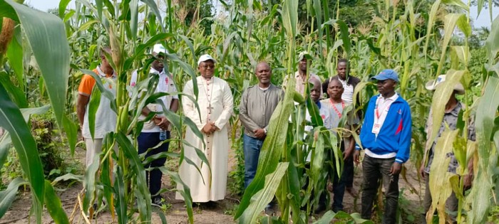 Kindu_Mgr_Francois_sur_terrain_SECAL-b9f