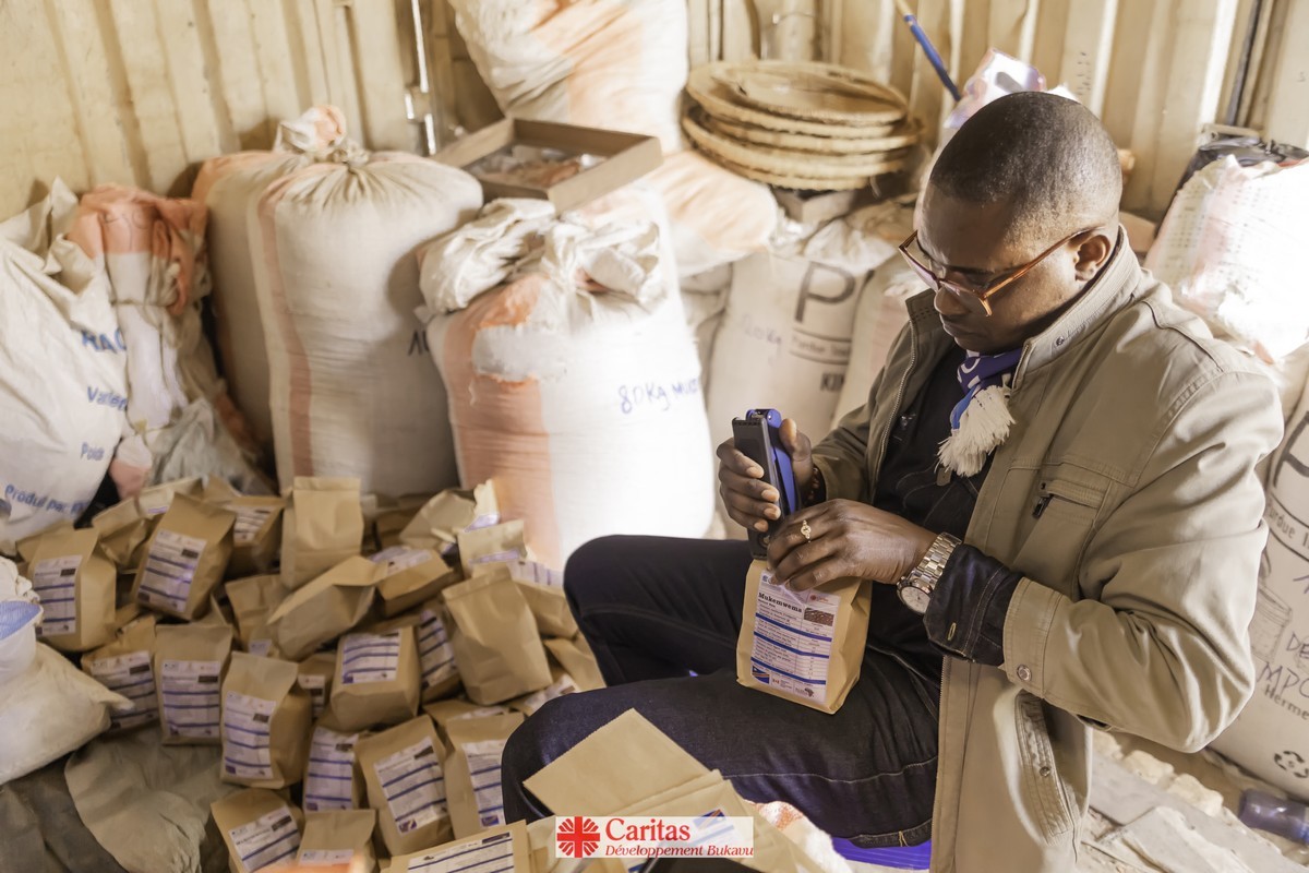 Emballage et Conditionnement des semences des Haricots bio fortifiées distribuées par Caritas Bukavu