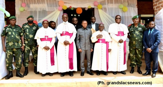 Beni-Eveques-et-Officiers-48d