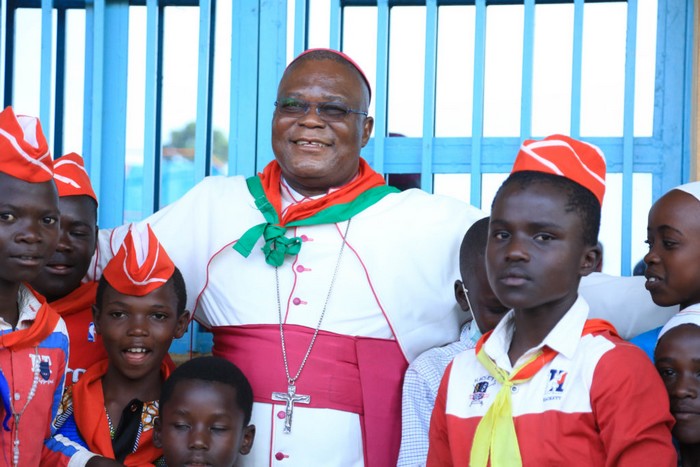 Mgr-Jos-Moko-enfants-964