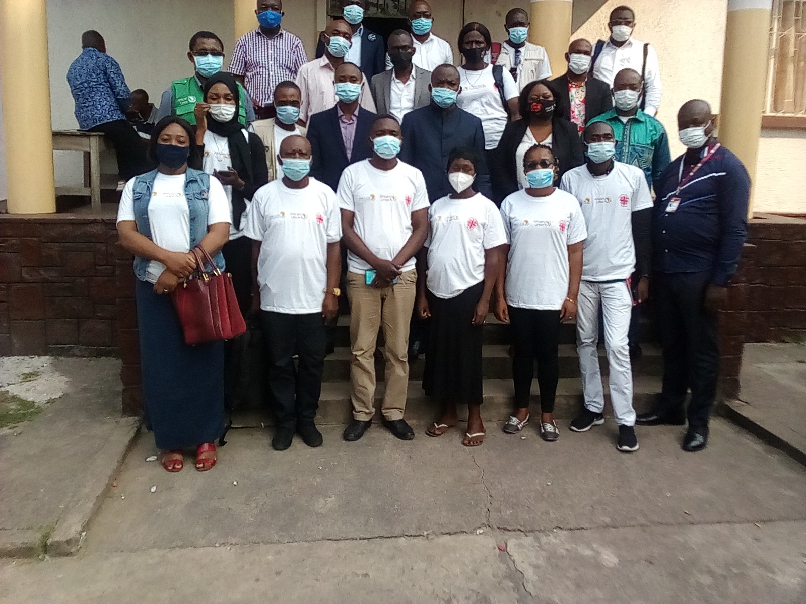 Photo de famille avec AFRICA CDC à la DPS KInshasa