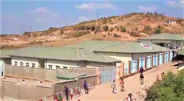 Lubumbashi-structure-de-sant-rceptionne-par-Mgr-Fulgence-8cd