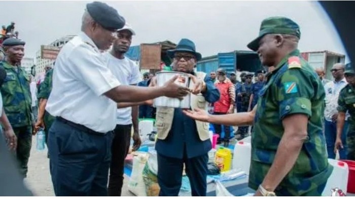 Remise symbolique de l'aide du Gouvernement aux sinistrés des inondations