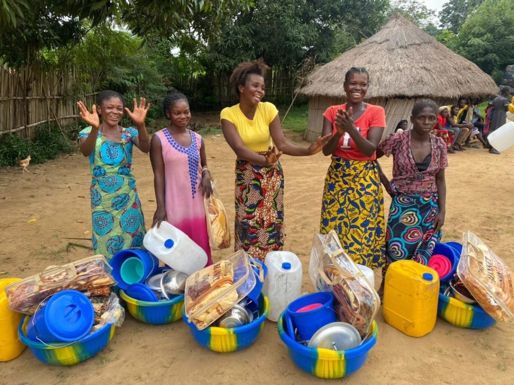 Joie des bénéficiaires lors de la réception de l'aide