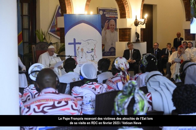 Le_Pape_Francois_recevant_des_victimes_des_atrocites-929