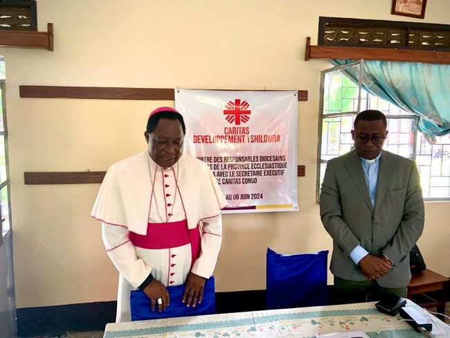 Mgr Sébastien Kenda et l’Abbé Edouard M.