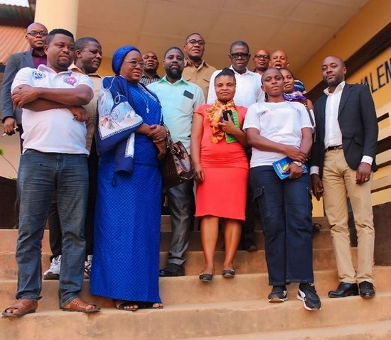 Abbe_Makimba_avec_lEquipe_de_la_Caritas_Matadi-987