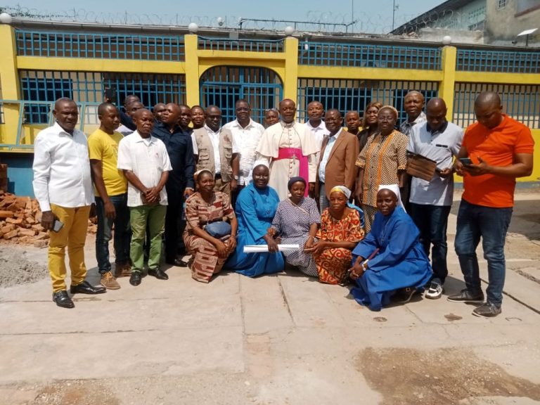 Kisangani_Mgr Ndjate avec les Gestionnaires du BDOM