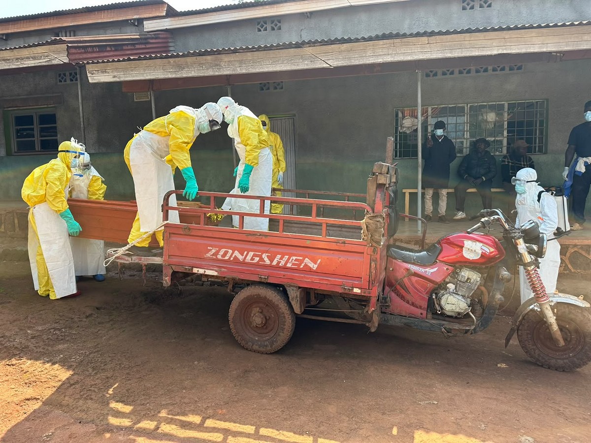 Enterrement sécurisé par la Caritas_ BDOM Isiro-Niangara